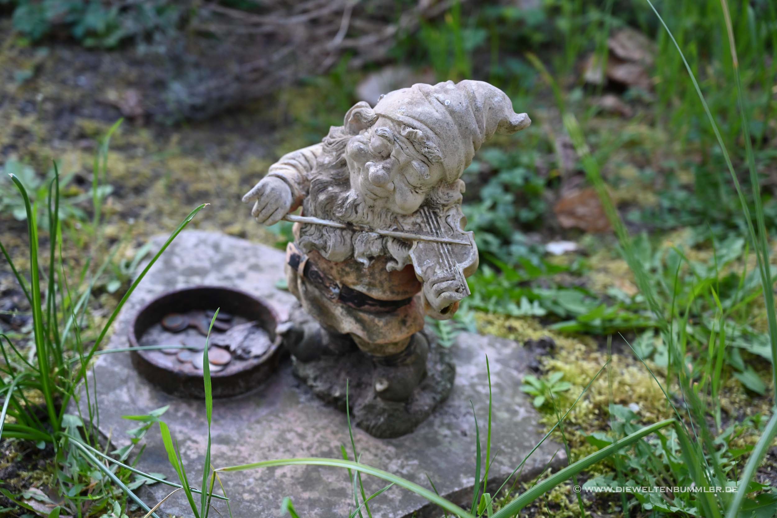 Zwerg im Hotel des Innenhofs