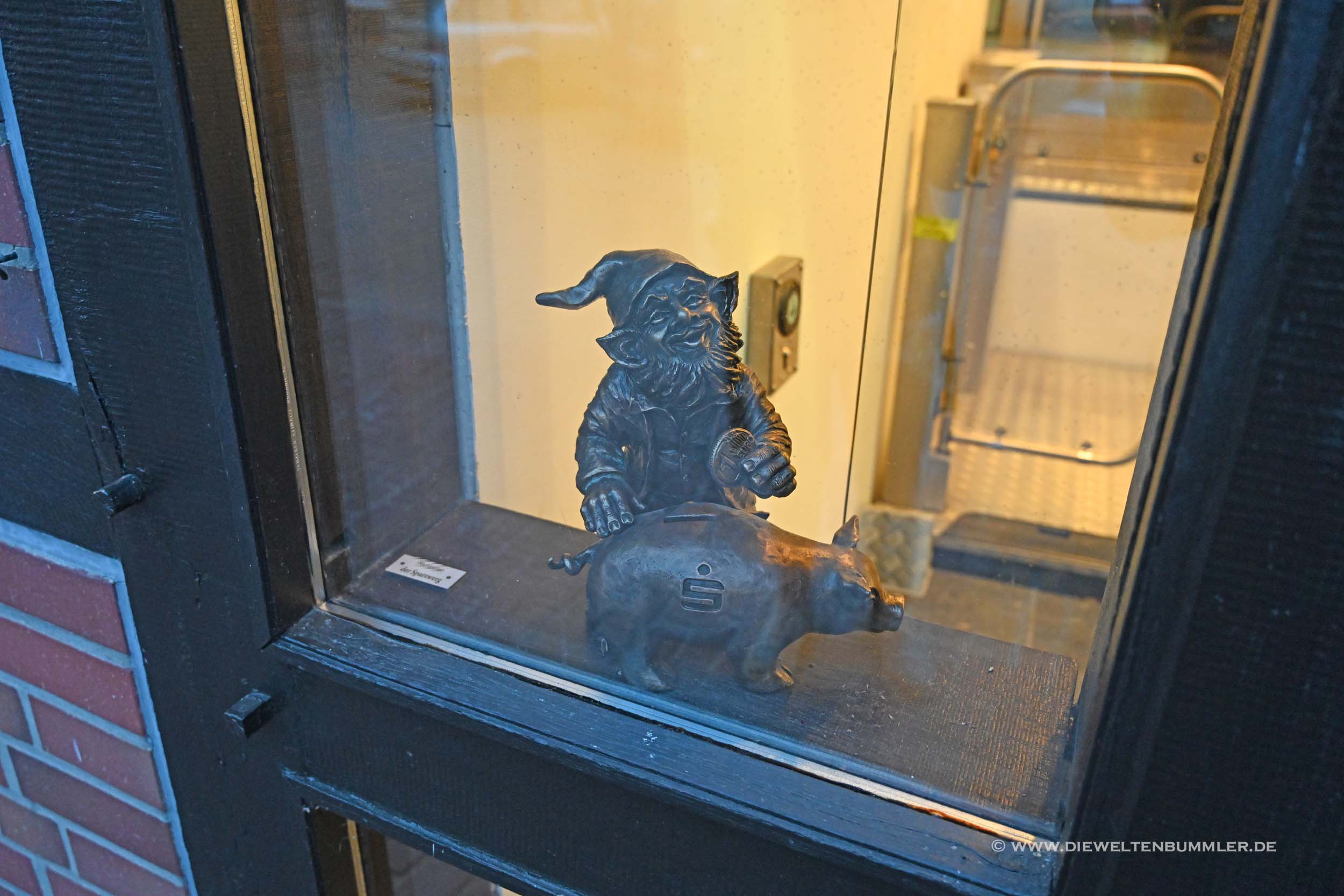 Zwerg in der Hitzacker Sparkasse