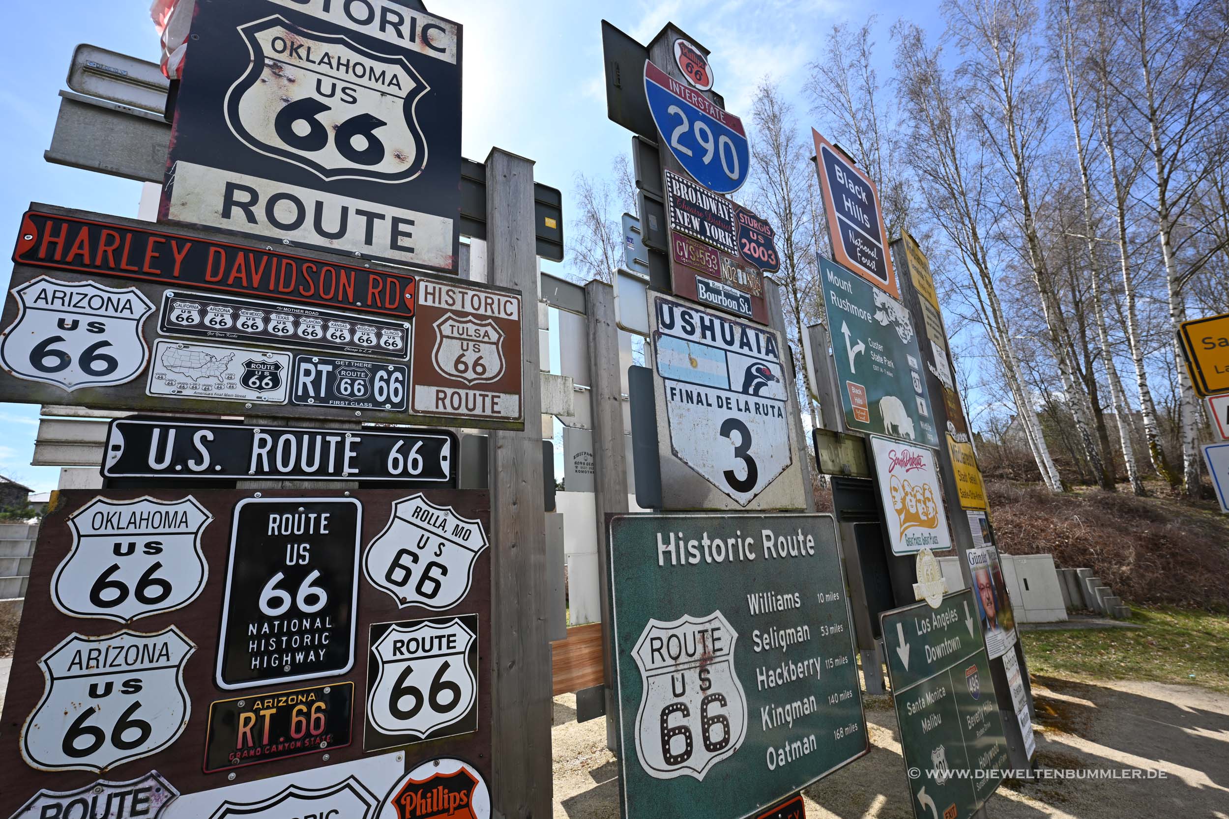 Schilder im Fernweh-Park von Oberkotzau Schilder im Fernweh-Park von Oberkotzau