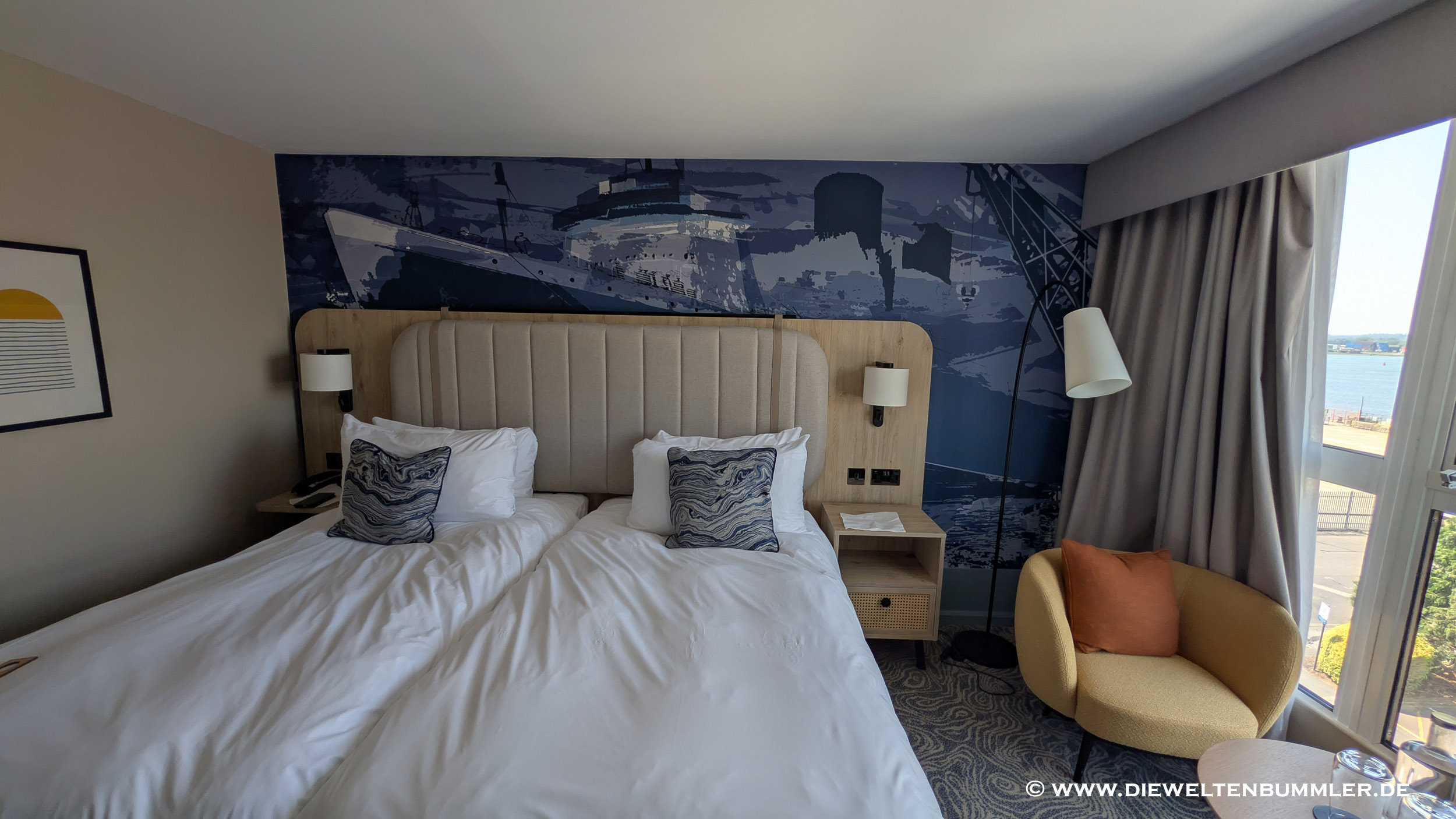 Maritimes Wandgemälde im Hotelzimmer Maritimes Wandgemälde im Hotelzimmer