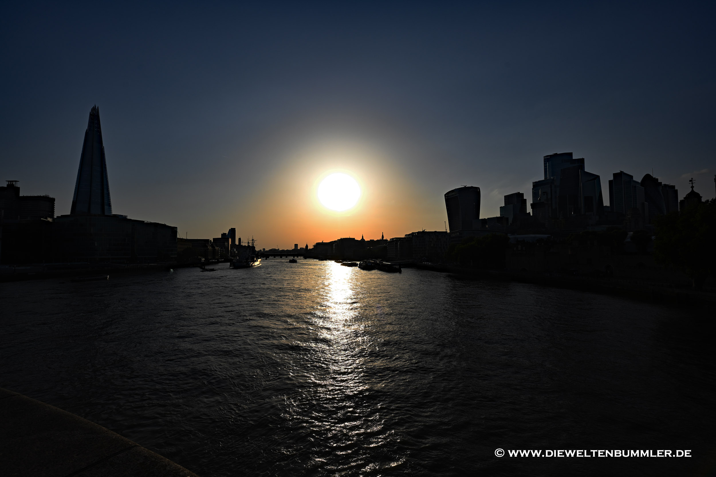Sonnenuntergang mit der Skyline von London Sonnenuntergang mit der Skyline von London